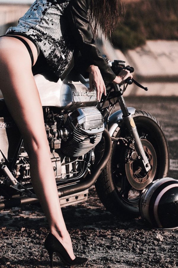 Девушка на мотоцикл, Мотоцикл cafe racer, Фотосессия на мотоцикле девушки идеи