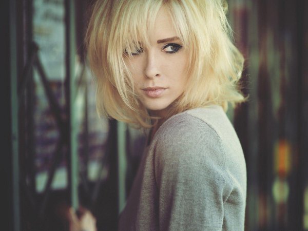 Alysha nett блондинка, Девушка блондинка с каре, Блондинка с каре