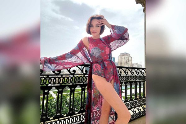 Дарья Повыреннова в купальнике показывает страсть