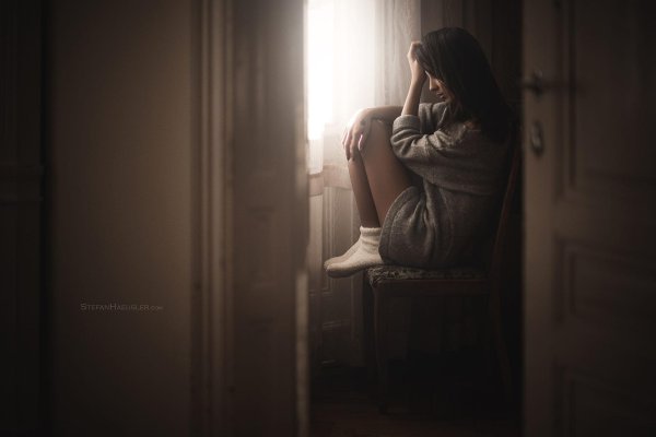 Девушка грустит, Грустная девушка, Грустная девушка у окна