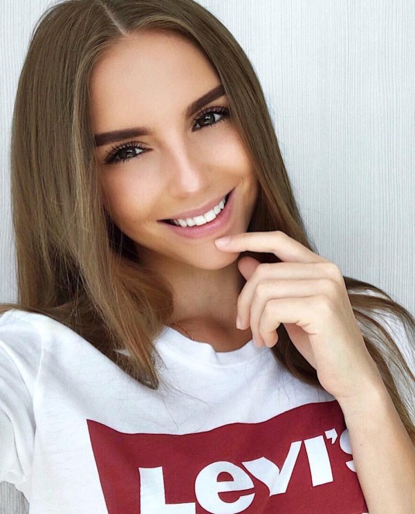 Галина Дубенко в привлекательном образе на селфи