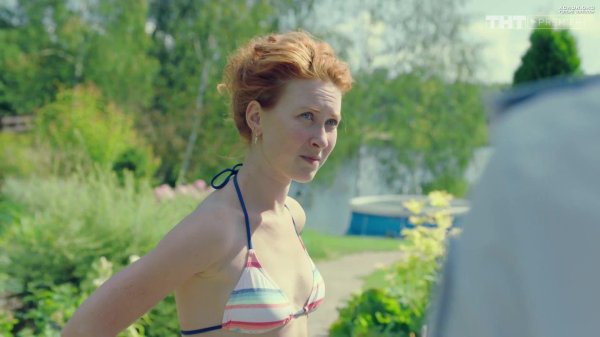 Вероника Тимофеева в максим - актриса в соблазнительных купальниках