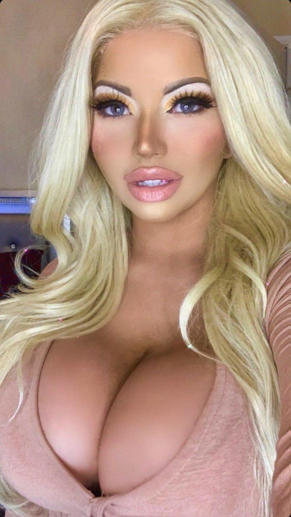 Shelby malibu bimbo, Бимбо сиськи, Голые бимбо