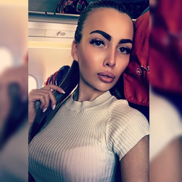 Арина назарова, Девушка, Девушка и женщина