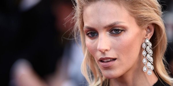 Anja rubik, Прическа, Макияж в стиле