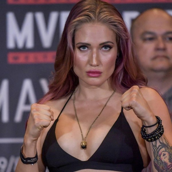 Сексуальная девушка боец UFC Анастасия Янкова в соблазнительных кадрах