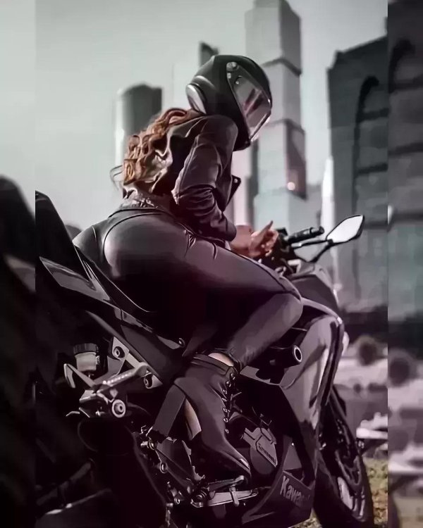 Девушка на мотоцикле в шлеме, Девушка мотоциклистка, Девушка на мотоцикл