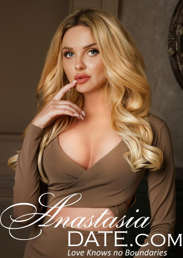 Обольстительная блондинка Анна с Anastasiadate