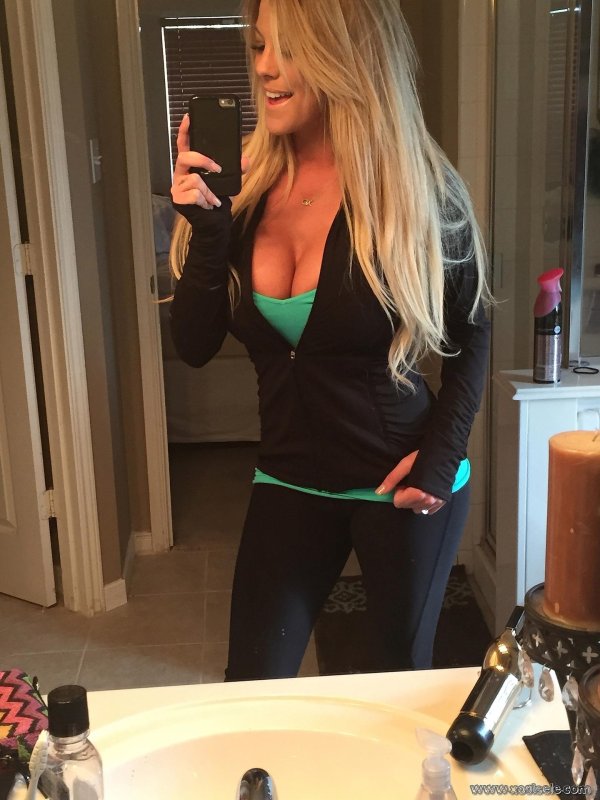 Xo Gisele в соблазнительном селфи