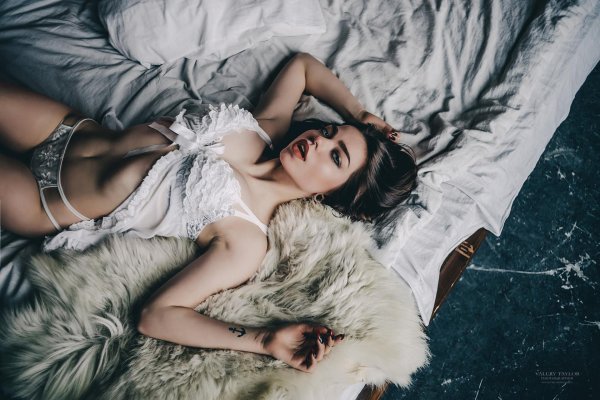Valery taylor, Женщина в постели, Девушки на кровати без одежды