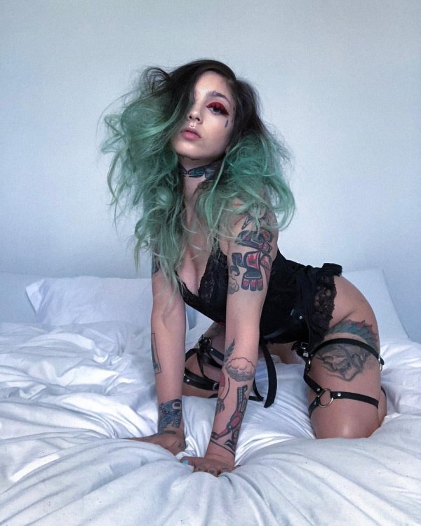 Страстная Taylor White с татуировками