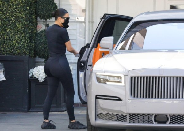 Ким кардашян, Кортни кардашян в лосинах, Kimberly kardashian