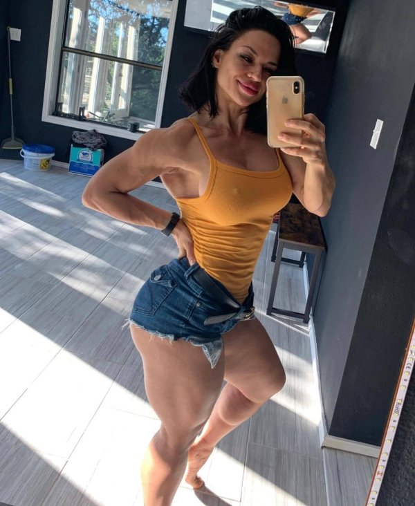 Renee enos и Renee jewett фитоняшки модели