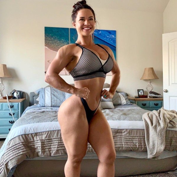 Renee enos и кейтлин вера мускулистые фитоняшки