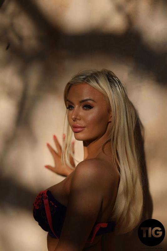 Megan Marie и Lindsey Pelas с силиконовыми формами