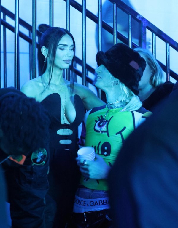 Machine gun kelly и меган фокс, Меган фокс и машин ган келли, Меган фокс