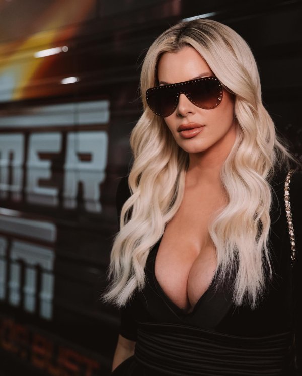 Maryse mizanin, Хлое кардашьян, Девушка