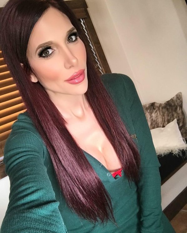 Пылкая модель актриса Jaclyn Taylor разжигает страсть образами