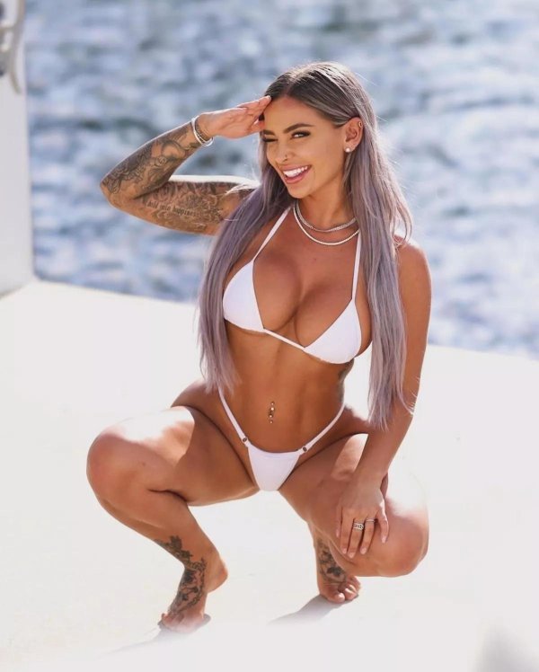 Hayley davies, Секси фитоняшка, Девушка