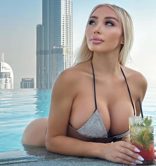 Чилийская модель Даниэлла Чавес с идеальными формами