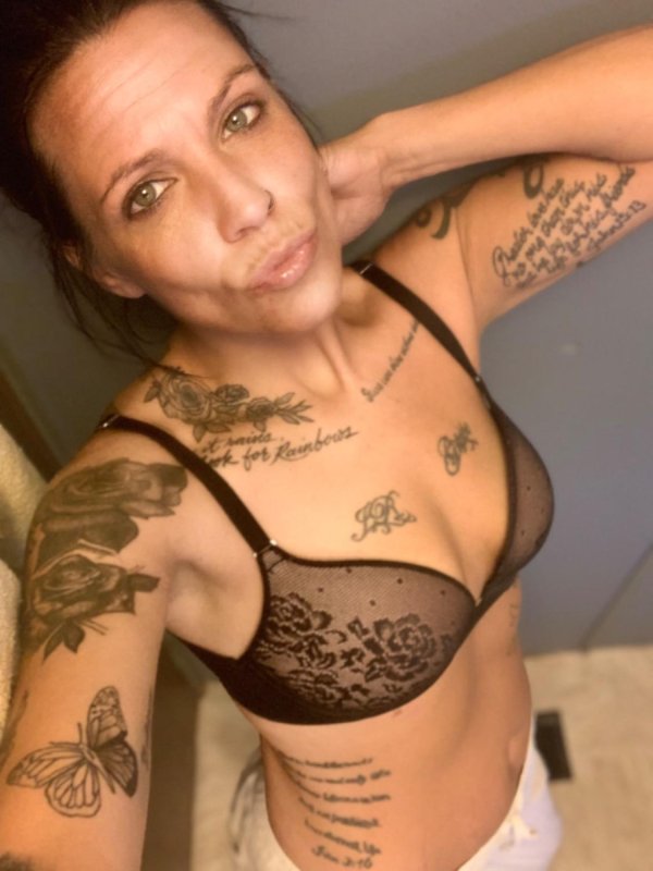 Jennifer Casner с соблазнительными татуировками