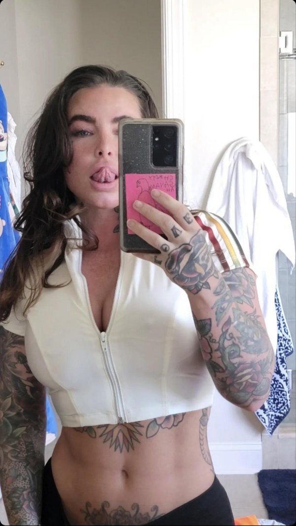 Кристи Мак OnlyFans сексуальная привлекательная модель