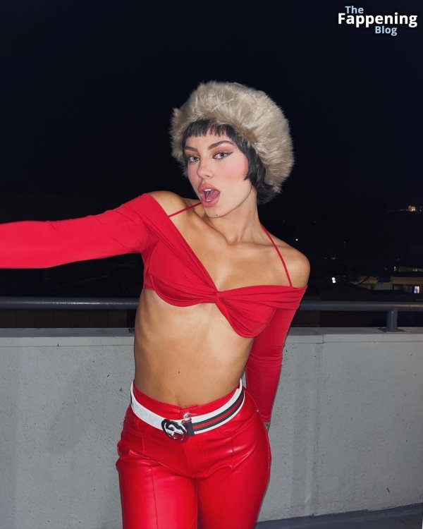 Горячие актрисы Caitlin Carmichael с Miley Cyrus пленят формами