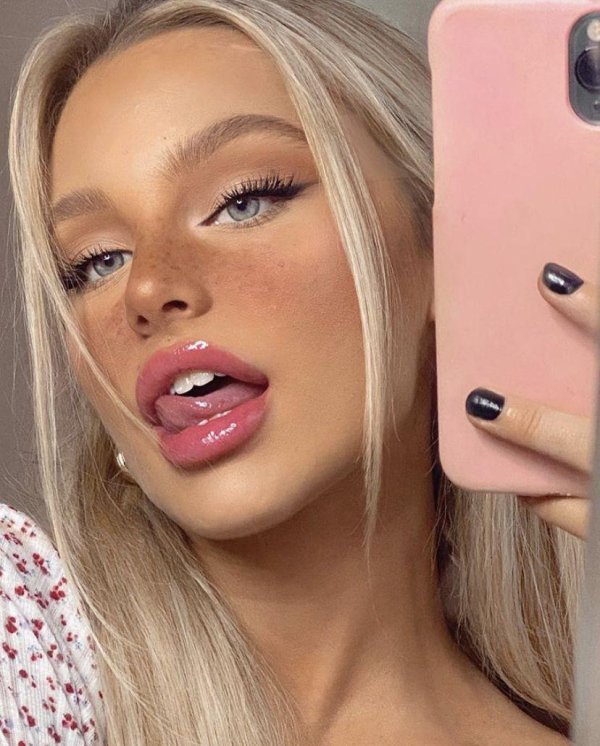 Яркий макияж глаз Brookelle McKenzie в модном стиле