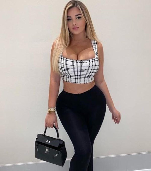 Anastasiya Kвитко с соблазнительными формами и биографией