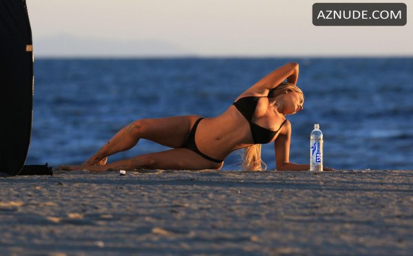 Эми Ли Саммерс в стильных образах Amy Lee Summers