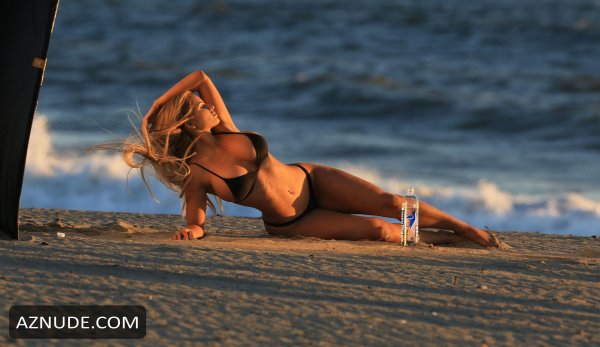 Эми Ли Саммерс в стильных позах Amy Lee Summers