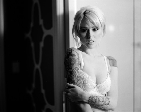 Alysha nett модель с татуировками