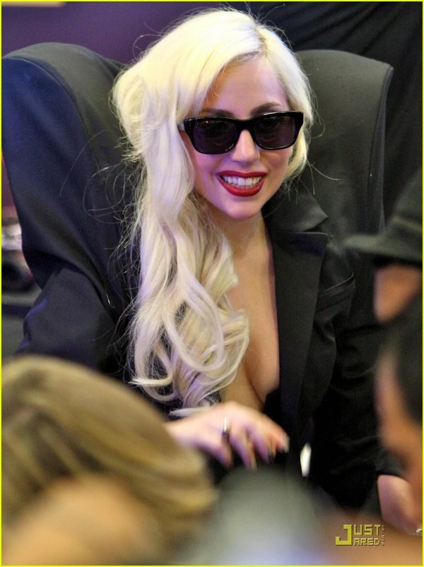 Успешная Леди Гага в The Fame покоряет чарты