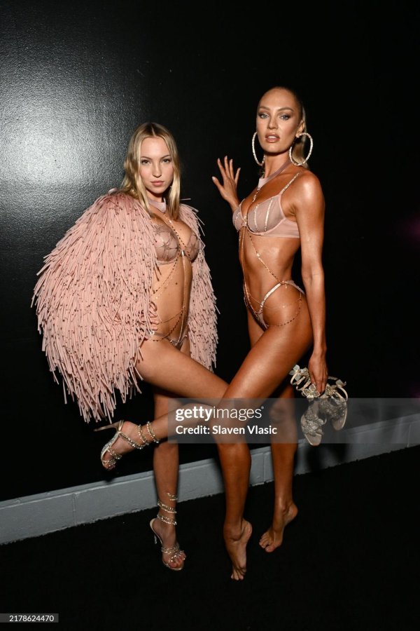 Горячий показ мод Victoria Secret