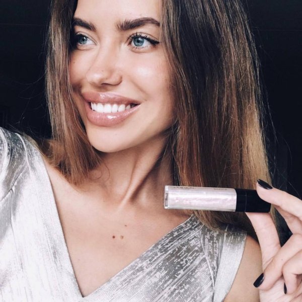 Очаровательная модель Алена Есипова с изысканным макияжем
