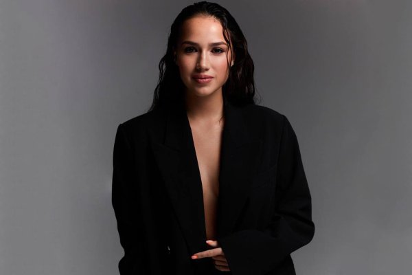 Алина Загитова в фотосессии Vogue