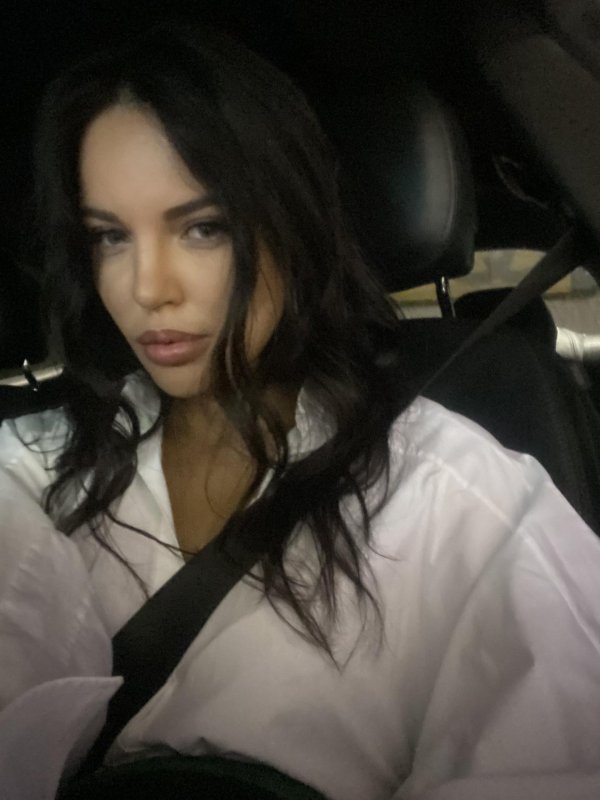Модель Anastasia Reshetova в соблазнительных позах
