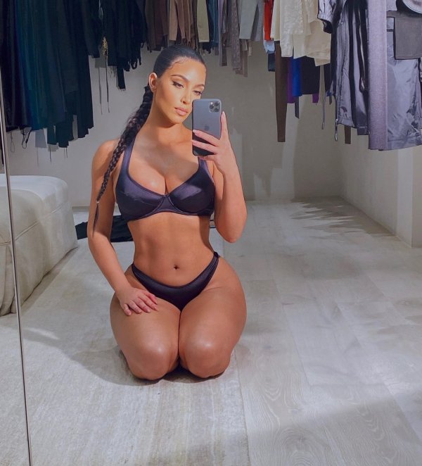 Горячие личные селфи Ким Кардашьян в Instagram