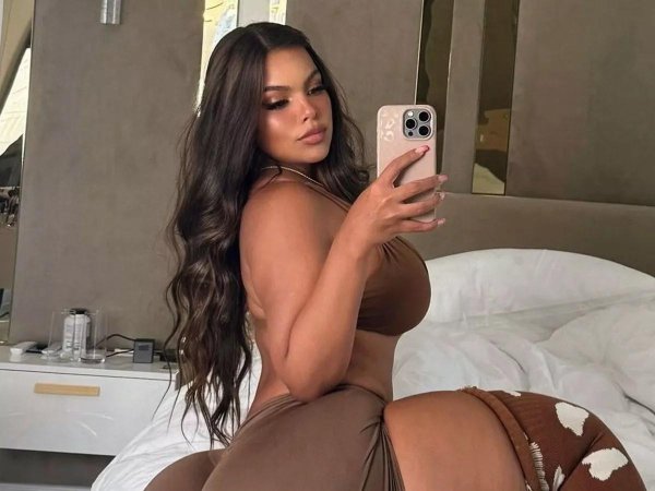 Грейси плюс сайз модель с пышными соблазнительными формами