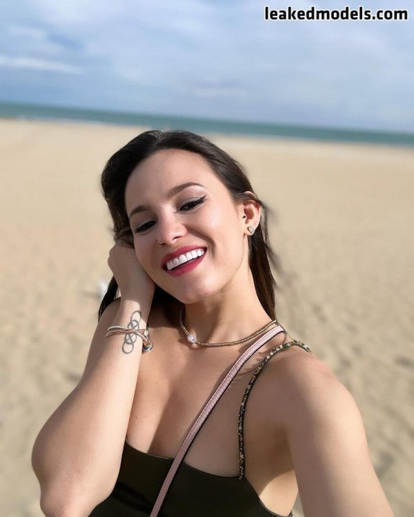 Очаровательная Bruna Marquezine с подругами-моделями