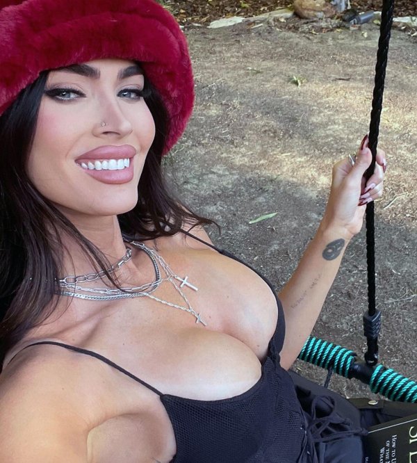 Megan Fox с новой сексуальной фигурой после пластики