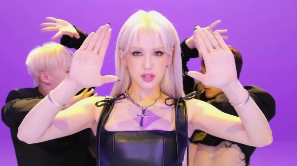 Обворожительная Jeon Somi покоряет сцены