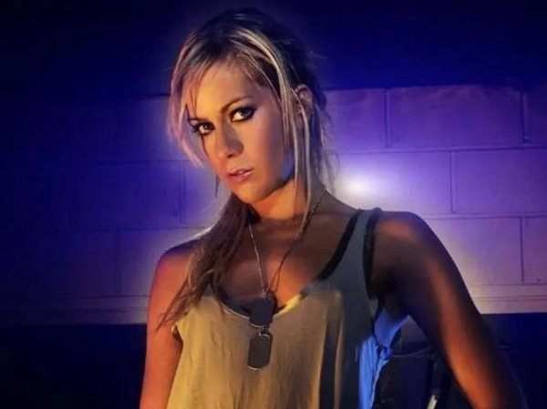 Kate Lawler демонстрирует соблазнительную модельную фигуру