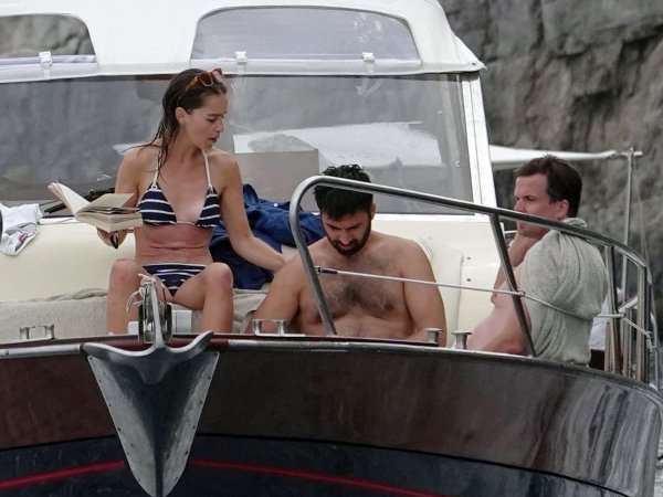 Эмилия кларк bikini, Эмилия кларк в купальнике, Эмилия кларк в бикини