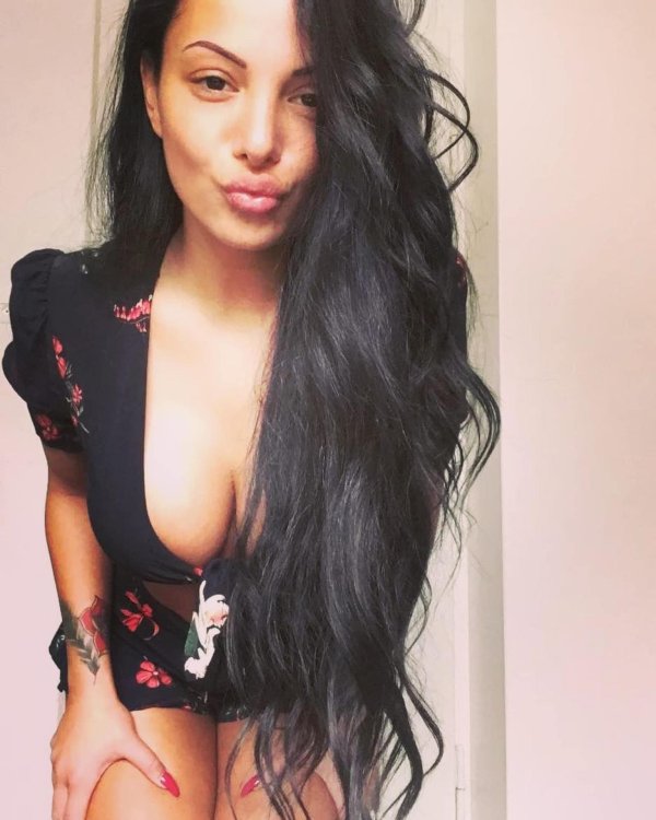 Девушка, Emilija mihailova, Девушка и женщина