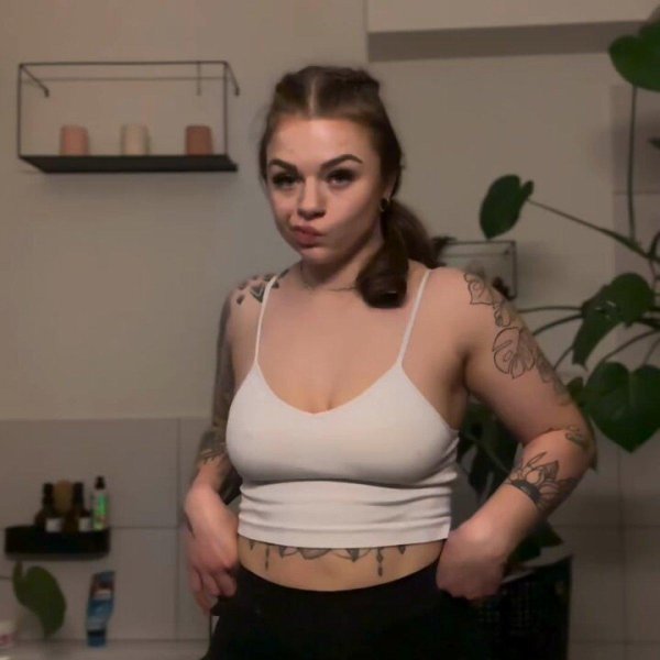 Очаровательная Kristina Lisovskaya с сексуальными формами
