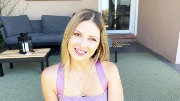 Очаровательная Rebecca Volpetti демонстрирует простую и привлекательную красоту