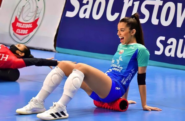 Красивые спортсменки Кейла Алвес и Маргарита Курило вдохновляют