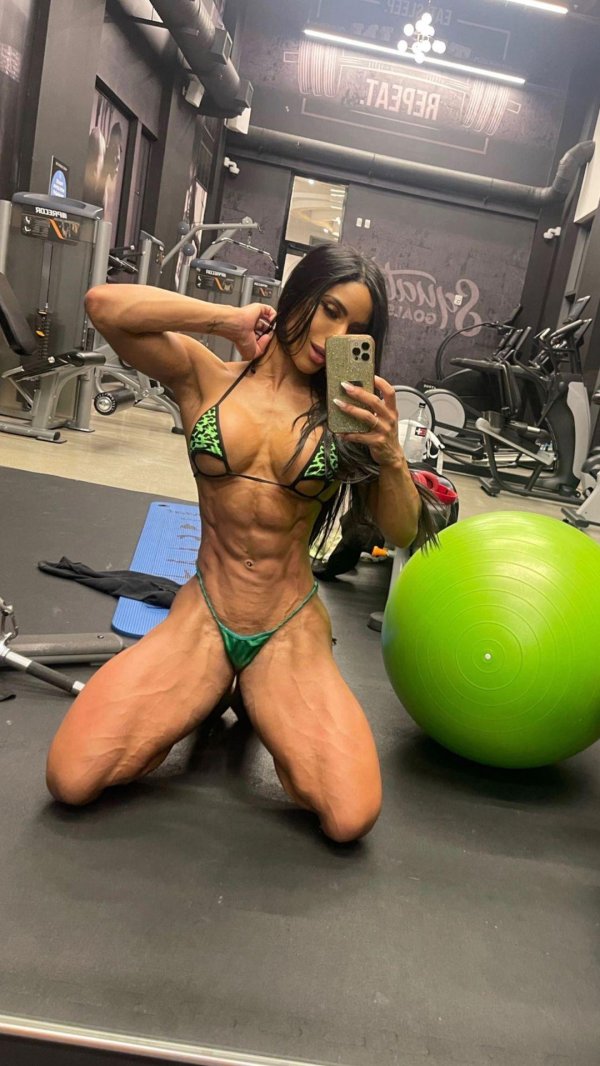Yarishna ayala, Спорт фитнес, Ева андресса