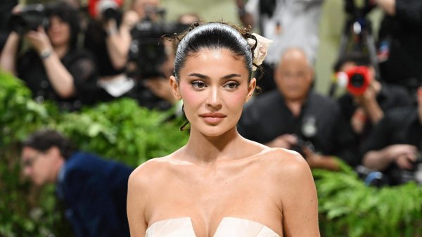 Кайли дженнер, Кайли дженнер мет гала, Kardashian jenner productions